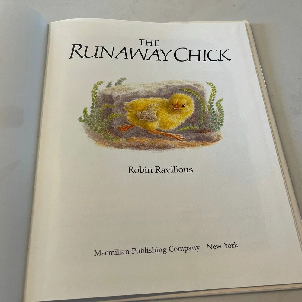 The Runaway Chick by Robin Ravilious - 1987 HCDJ
